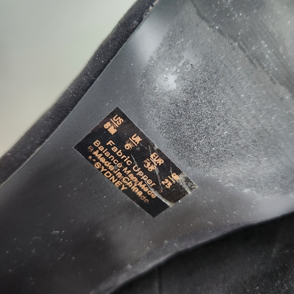 Fergie Sydney Velvet Pump - Picture 8 of 9